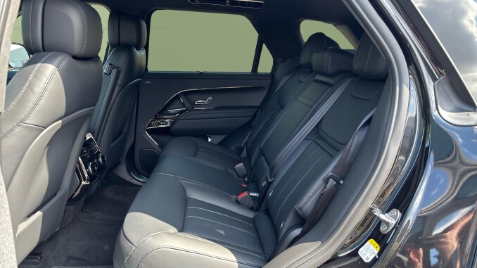 Land Rover Range Rover Sport 3.0 D300 Autobiography 5dr Auto Diesel Estate - Image 4